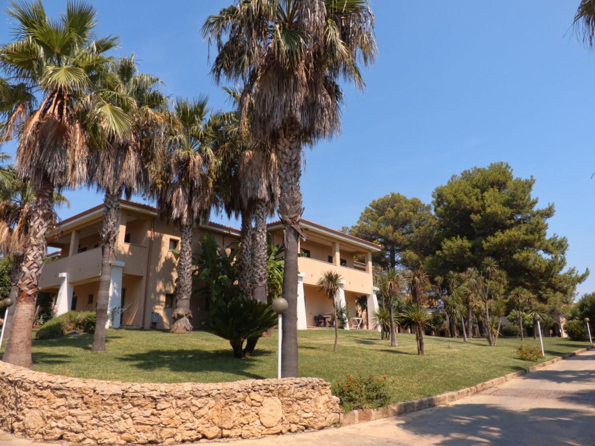 Th Le Castella - Baia Degli Dei Village Exterior foto